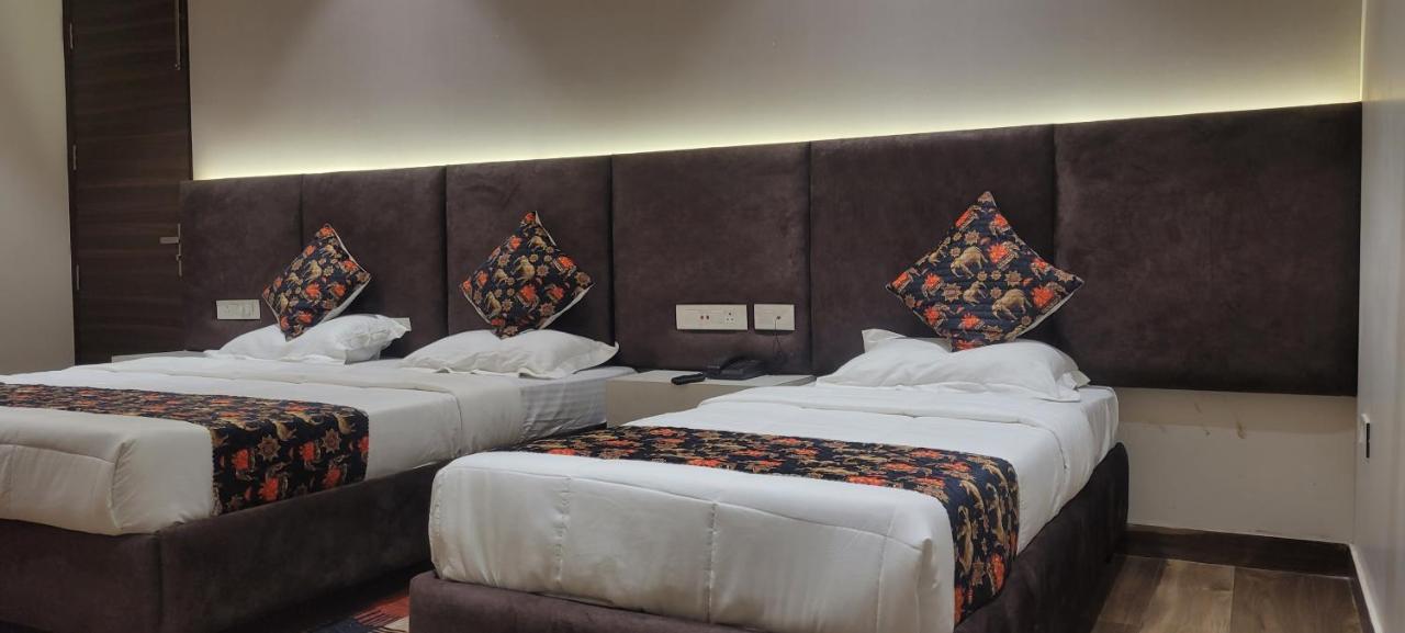 Hotel Alpine Plaza Shāhpur Exterior foto